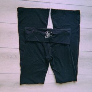 PINK Victoria’s Secret flare leggings